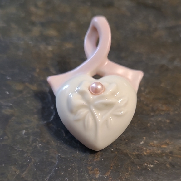 Lenox Porcelain Pink and Cream Heart Brooch - Picture 1 of 4
